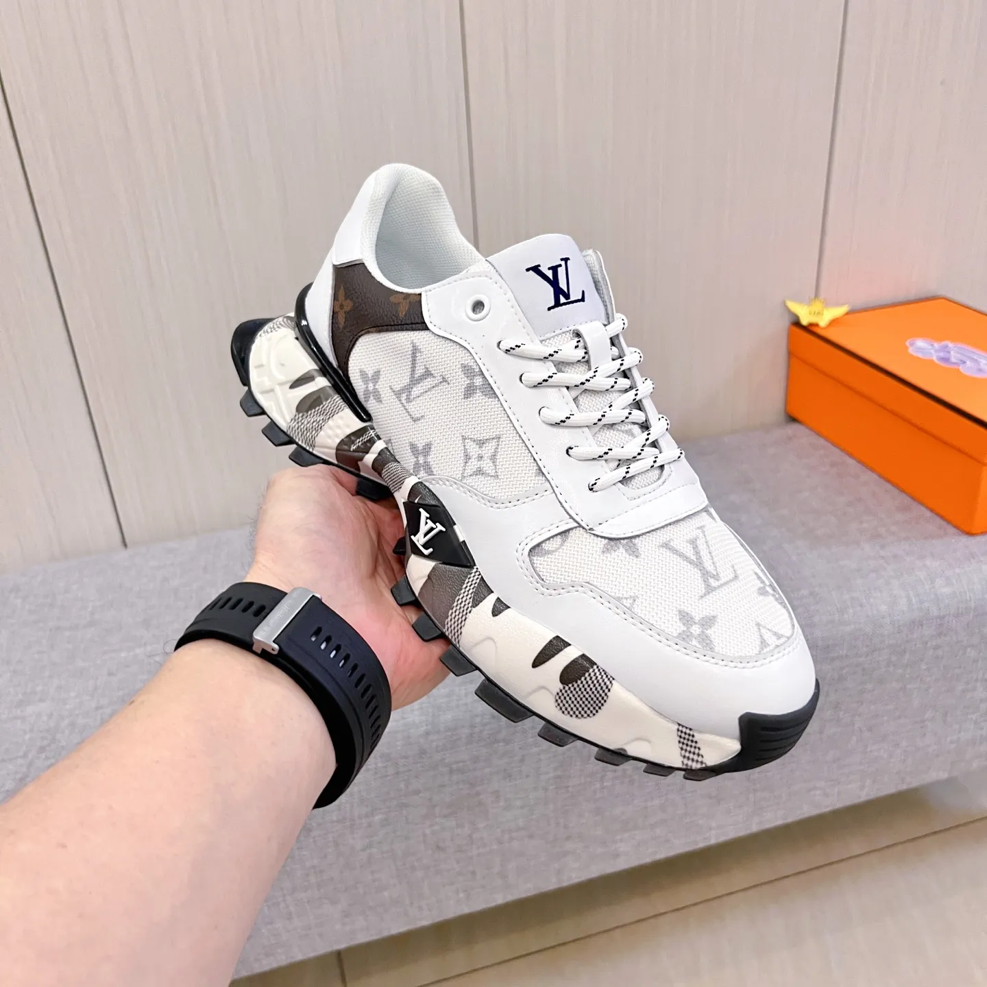 Men's shoes💰 460💰[LV]🔥Louis Vuitton, high-end men's shoes brand, official website 1:1 latest masterpiece: the upper is made of Italian imported first-layer cowhide with a comfortable and breathable lining➕original non-slip and wear-resistant outsole🔥, making walking more convenient and comfortable! An exclusive new model, a stunning work, a beautiful 1:1 replica [color] compared to the official quality! Create a fashionable personality to set off your uniqueness! A must-have for trendy men! Classic 🔥 Size: 38-44 Color: 🔥 2 colors available 🔥.